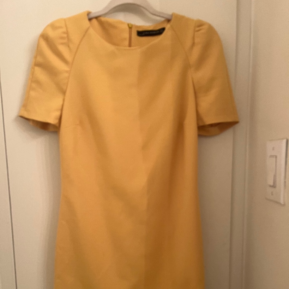 Yellow dress puffy shoulders